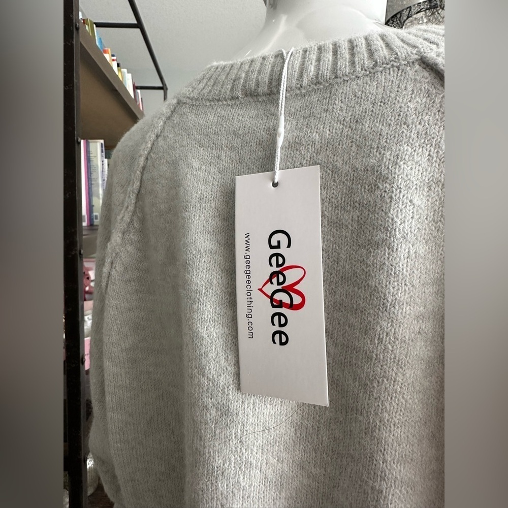 Gray Crew Neck Sweater with Ribbed Detailing - Picture 3 of 4